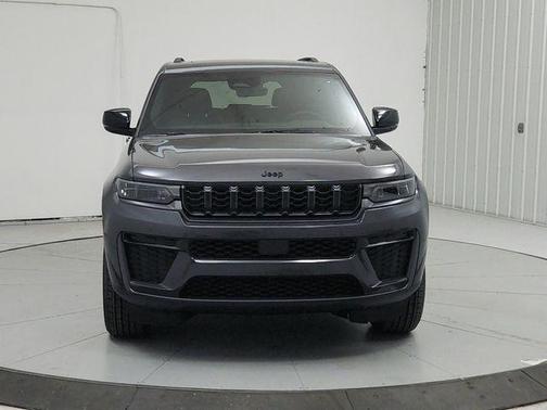 Metallic 2026 Jeep Grand Cherokee Laredo