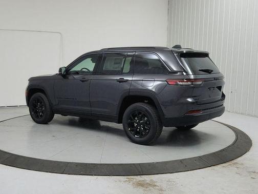 Metallic 2026 Jeep Grand Cherokee Laredo