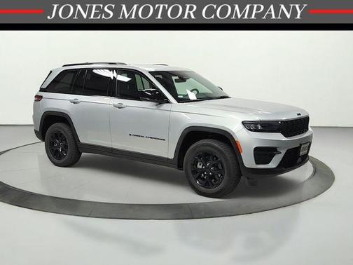 Silver Zynith 2025 Jeep Grand Cherokee Laredo