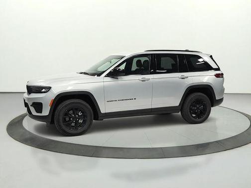 Silver Zynith 2025 Jeep Grand Cherokee Laredo