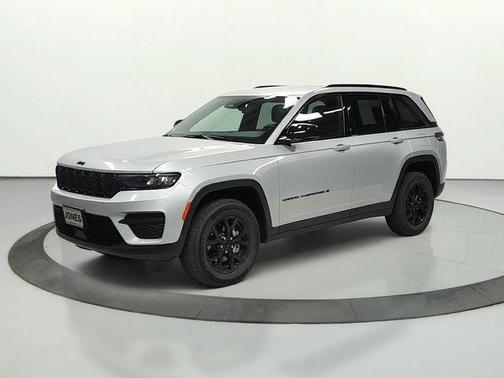 Silver Zynith 2025 Jeep Grand Cherokee Laredo