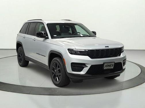 Silver Zynith 2025 Jeep Grand Cherokee Laredo