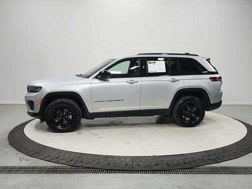 Silver Zynith 2025 Jeep Grand Cherokee Laredo