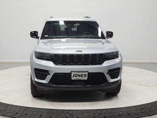Silver Zynith 2025 Jeep Grand Cherokee Laredo