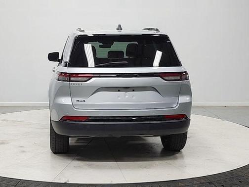 Silver Zynith 2025 Jeep Grand Cherokee Laredo