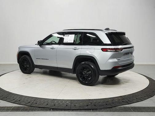 Silver Zynith 2025 Jeep Grand Cherokee Laredo