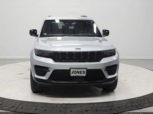 Silver Zynith 2025 Jeep Grand Cherokee Laredo