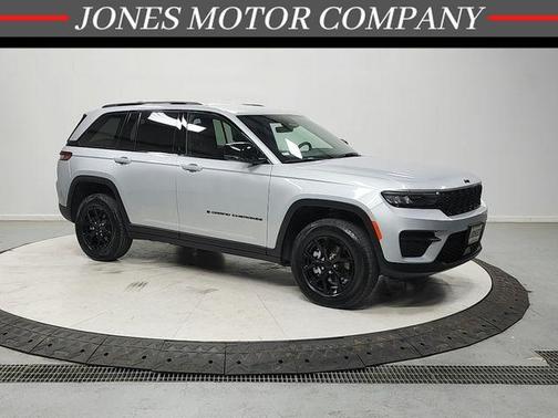 Silver Zynith 2025 Jeep Grand Cherokee Laredo