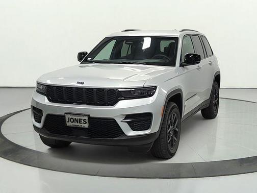 Silver Zynith 2025 Jeep Grand Cherokee Laredo