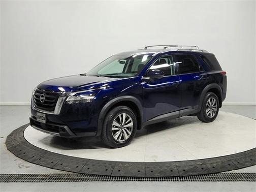 2023 Nissan Pathfinder SL
