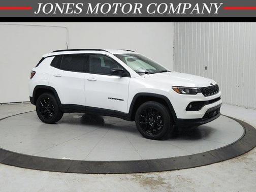 Bright White Clearcoat 2026 Jeep Compass Latitude