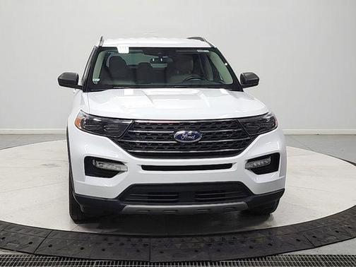 Oxford White 2024 Ford Explorer XLT