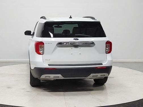 Oxford White 2024 Ford Explorer XLT
