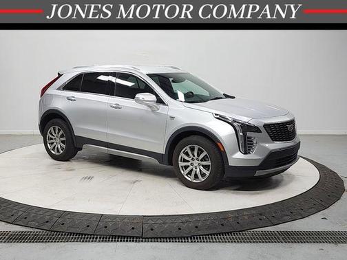 Radiant Silver Metallic 2022 Cadillac XT4 Premium Luxury