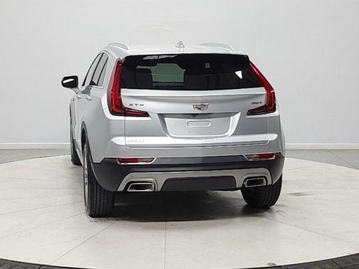 Radiant Silver Metallic 2022 Cadillac XT4 Premium Luxury