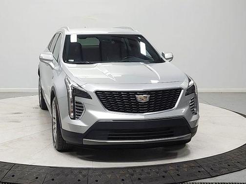 Radiant Silver Metallic 2022 Cadillac XT4 Premium Luxury