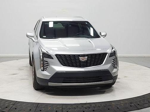 Radiant Silver Metallic 2022 Cadillac XT4 Premium Luxury