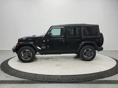 Black Clearcoat 2023 Jeep Wrangler Sahara