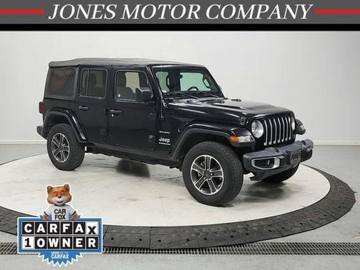 Black Clearcoat 2023 Jeep Wrangler Sahara