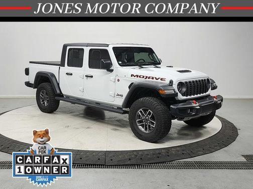 Bright White Clearcoat 2024 Jeep Gladiator Mojave