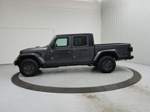 Granite Crystal Clearcoat Metallic 2026 Jeep Gladiator Sport