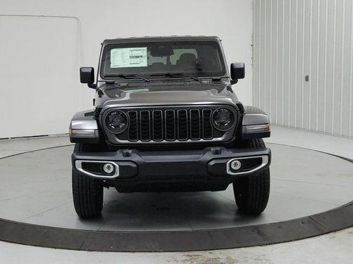 Granite Crystal Clearcoat Metallic 2026 Jeep Gladiator Sport