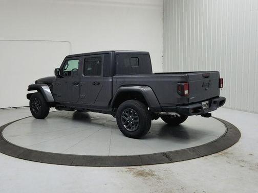 Granite Crystal Clearcoat Metallic 2026 Jeep Gladiator Sport