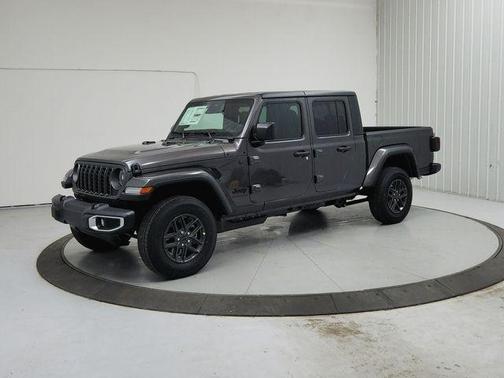 Granite Crystal Clearcoat Metallic 2026 Jeep Gladiator Sport