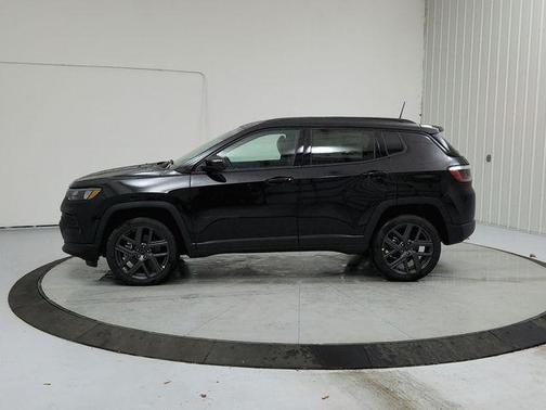 Black Crystal Pearlcoat 2026 Jeep Compass Latitude