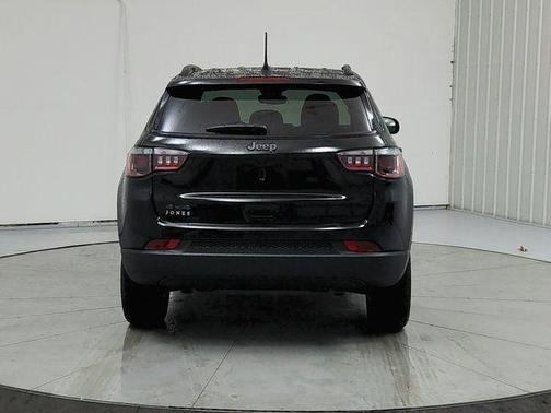 Black Crystal Pearlcoat 2026 Jeep Compass Latitude