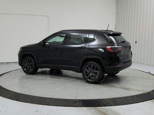 Black Crystal Pearlcoat 2026 Jeep Compass Latitude