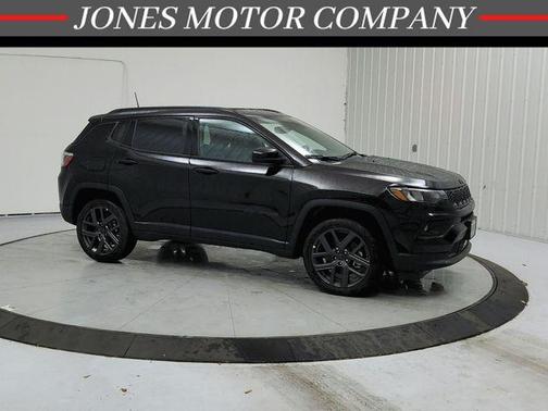 Black Crystal Pearlcoat 2026 Jeep Compass Latitude