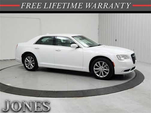 2023 Chrysler 300 Touring