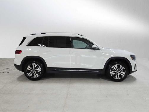 Polar White 2026 Mercedes-Benz GLB 250 4MATIC