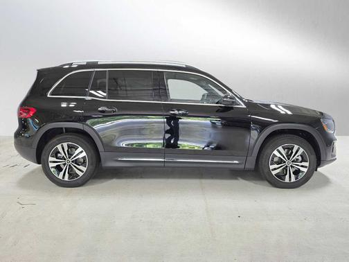 Night Black 2025 Mercedes-Benz GLB 250