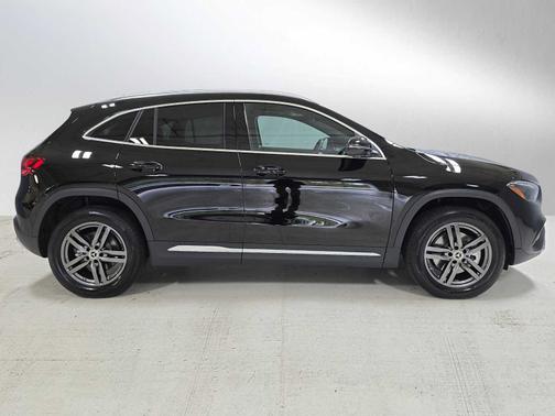 Night Black 2026 Mercedes-Benz GLA 250