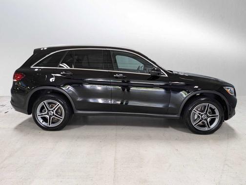 2022 Mercedes-Benz GLC 300