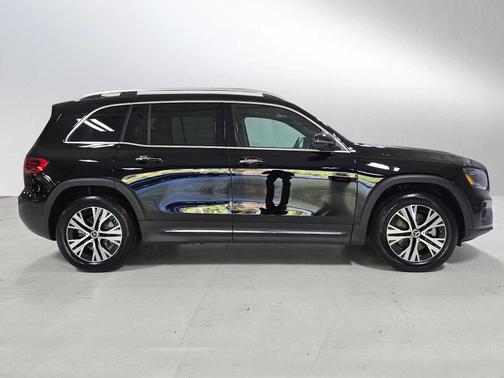 2025 Mercedes-Benz GLB 250 4MATIC