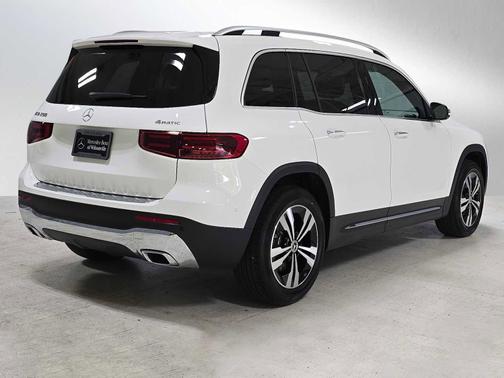 Polar White 2026 Mercedes-Benz GLB 250 4MATIC