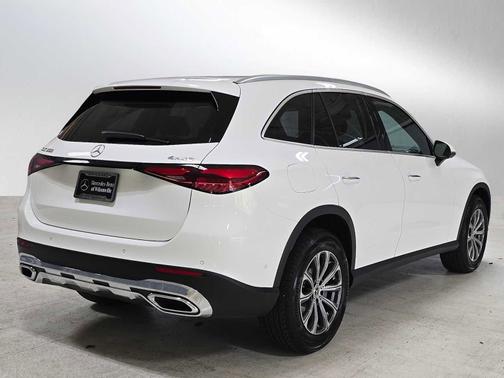 Polar White 2026 Mercedes-Benz GLC 300
