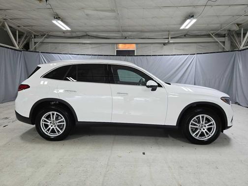 Polar White 2026 Mercedes-Benz GLC 300