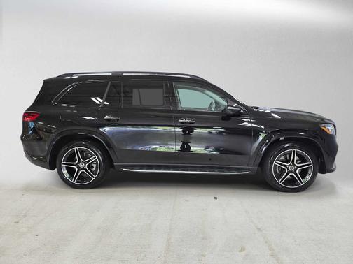 Obsidian Black Metallic 2026 Mercedes-Benz GLS 450
