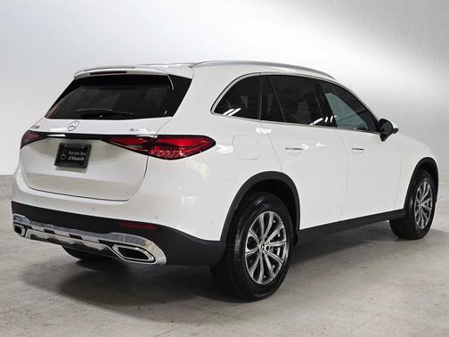 Polar White 2026 Mercedes-Benz GLC 300