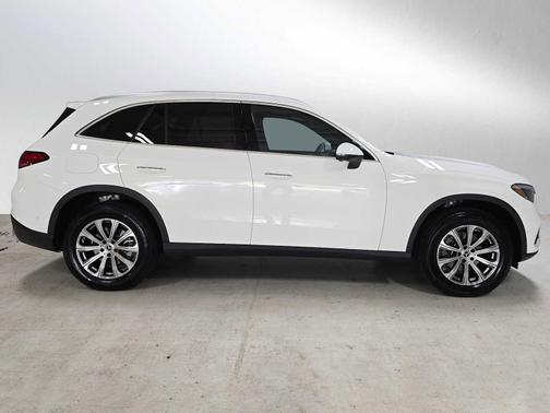 Polar White 2026 Mercedes-Benz GLC 300