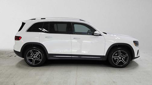 Polar White 2026 Mercedes-Benz GLB 250