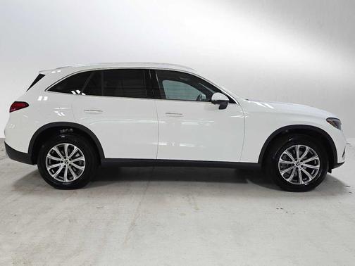 Polar White 2026 Mercedes-Benz GLC 300