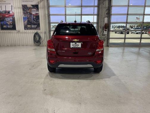 Crimson Metallic 2021 Chevrolet Trax LT
