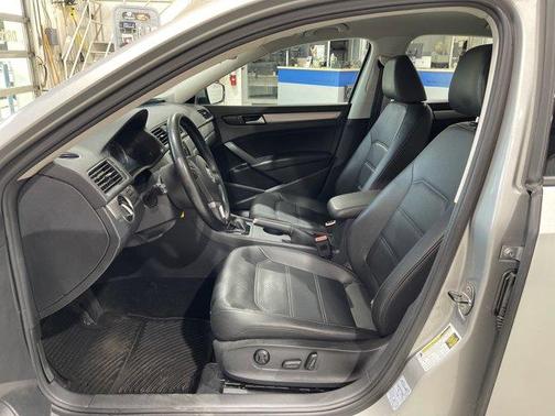 2014 Volkswagen Passat Auto Wolfsburg Ed