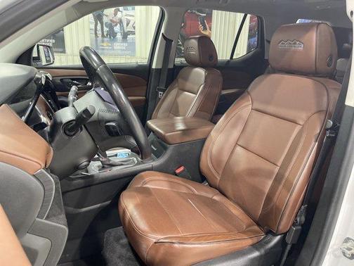 Iridescent Pearl Tricoat 2019 Chevrolet Traverse High Country