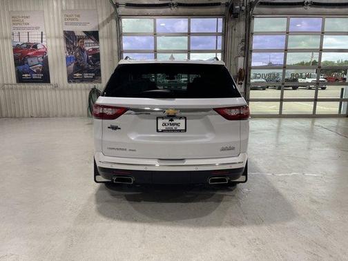 Iridescent Pearl Tricoat 2019 Chevrolet Traverse High Country